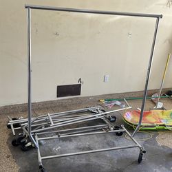 Portable clothing rack