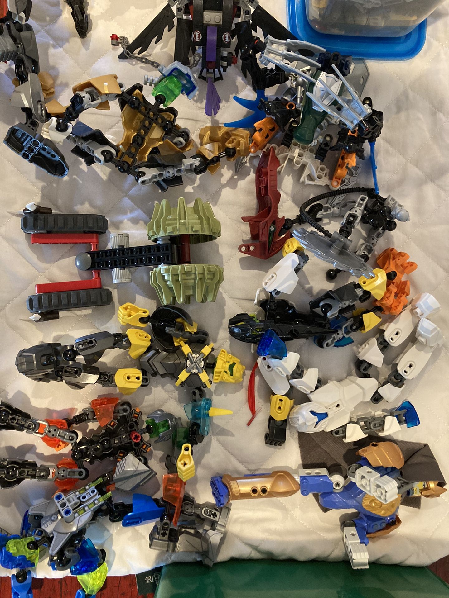 Bionicles Lego / Approx 15-20 Bionicles / Pre owned