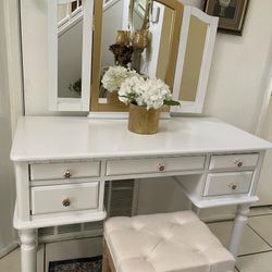 White Vanity With Mirror 