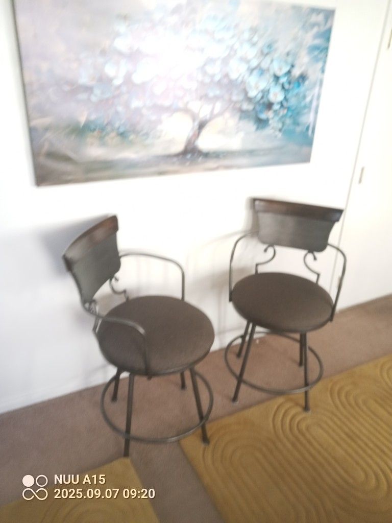 2 Clean, Sturdy, Solid Counter Height Chair Stools Metal, Cushion With Wood Accent