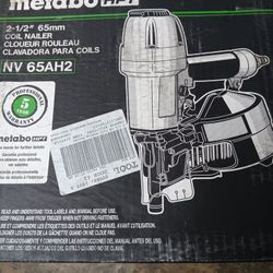 metabo 2-1/2 in siding coil nail gun brand new in sealed box and with a box of metabo 2" nails brand new 