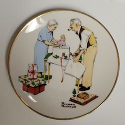 1982 Norman Rockwell Miniature Plate "Holiday Gifts"