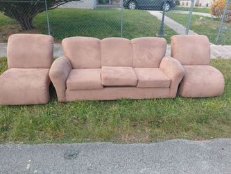 SOFA.COUCH SECTIONALL 2 CHAIRS..( NOT FREE)