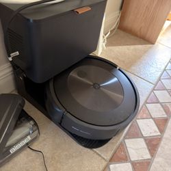 iRobot Roomba j8+ Self-Emptying Vacuum (Same as j7+ but 2x Battery Life) *$699 msrp