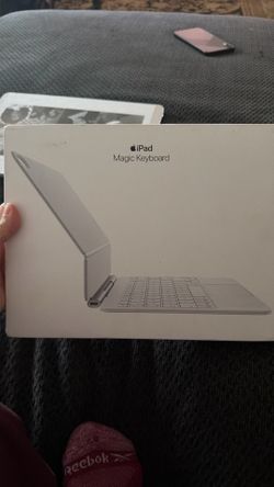 iPad magic key board