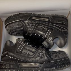 Lv maxi sneakers/shoes