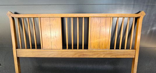 Queen Headboard and Side Rails  * FREE *
