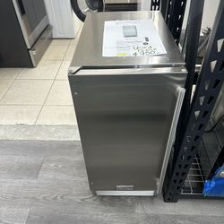 Blaze 50 Lb. 15-Inch Outdoor Rated Ice Maker w/ Gravity Drain - BLZ-ICEMKR-50GR