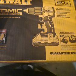 Dewalt 1/2" Hammer Drill/driver Kit