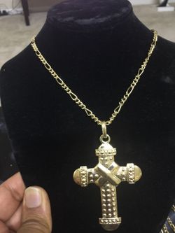 14k gold plated pendent and chain $15