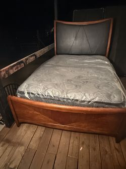 Solid wood, queen, size, bedframe, mattresses and boxspring
