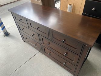 Dresser brown
