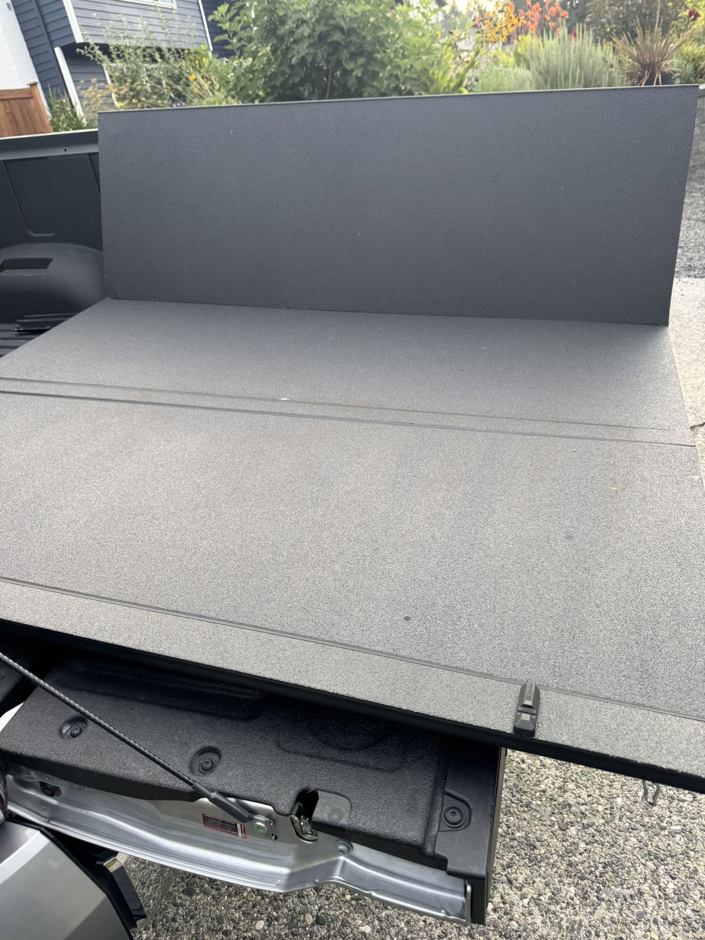 Lomax Tri Fold Cover 