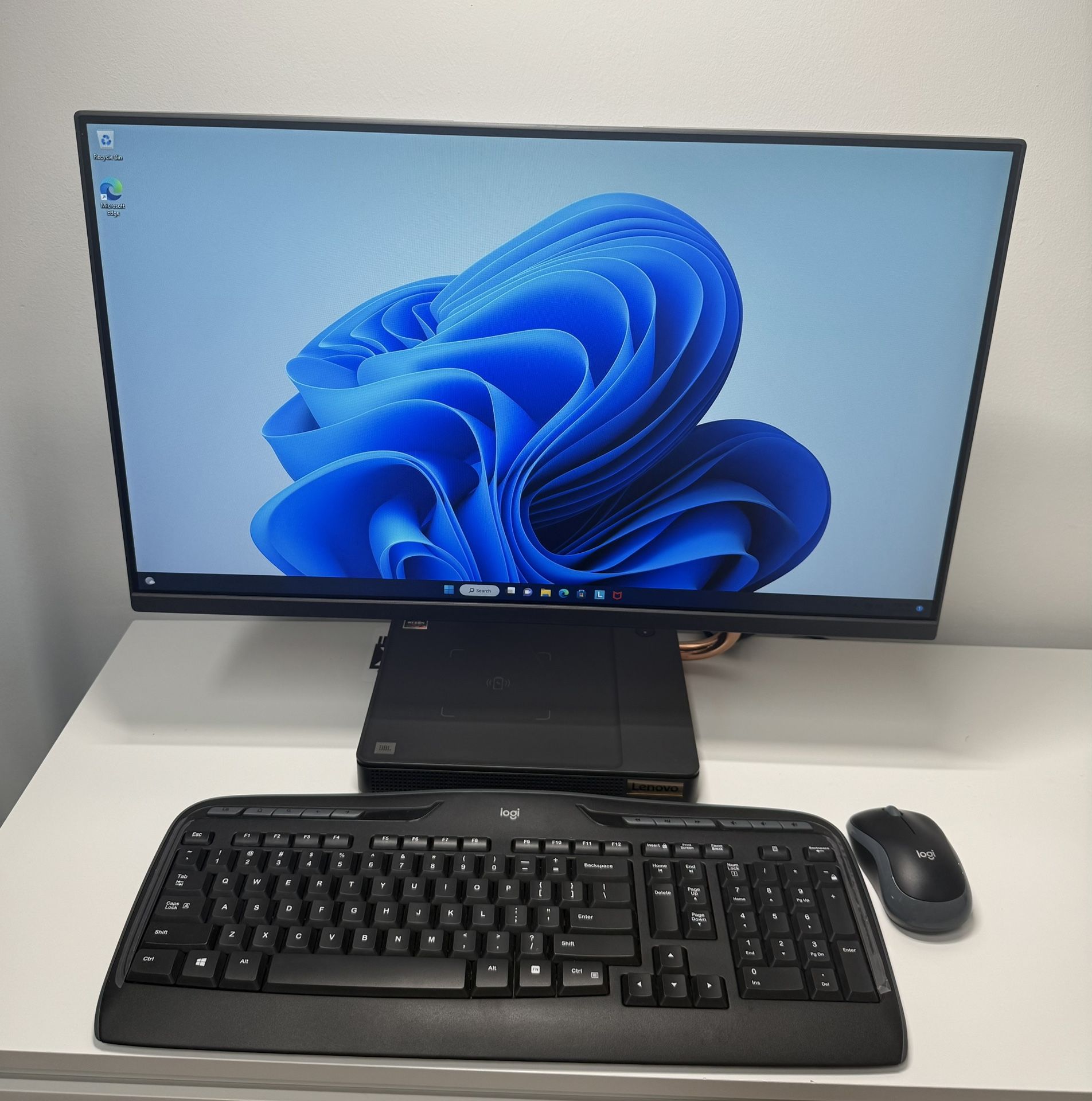 AIO Lenovo A540 Ryzer 3 3200 8Gb 256Gb 24" Touch 