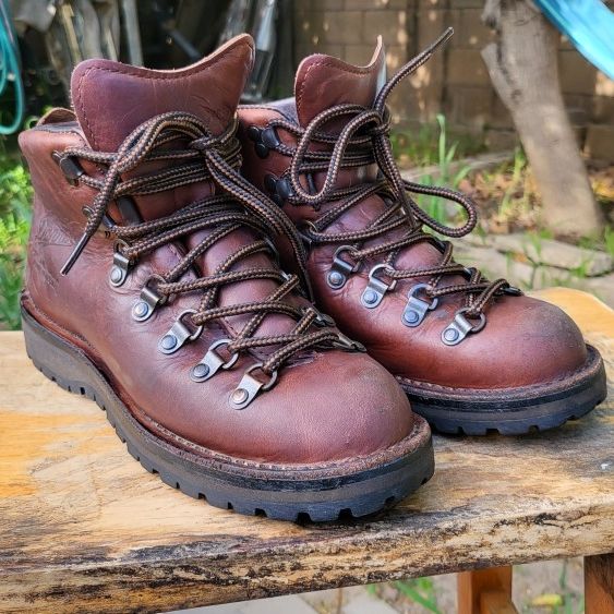 Mens Danner mountain light II for Sale in Santa Ana, CA - OfferUp