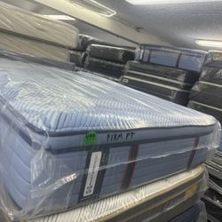 FULL SIZE SEALY POSTUREPEDIC (FIRM) PILLOW TOP MATTRESS & BOX SPRING BED SET