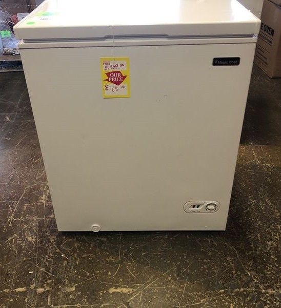 Magic Chef Chest Deep Freezer 5 Cu . Hmcf5w4 5 X WQ for Sale in Phoenix, AZ OfferUp