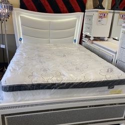 Queen Bed,Dresser And Mirror 