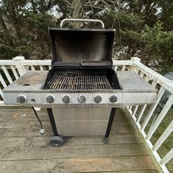 4 Burner Charbroil Grill 