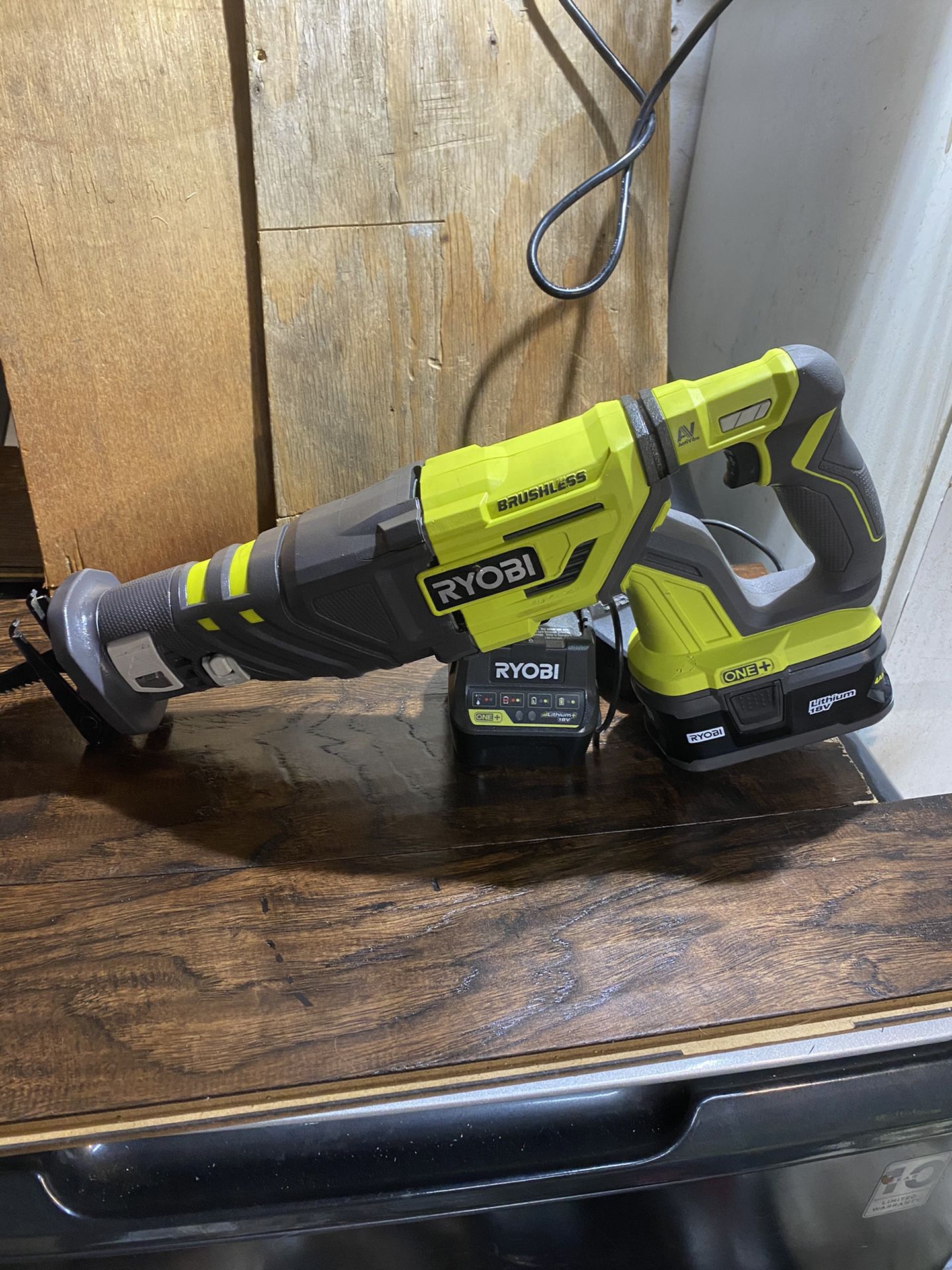 Ryobi 18 V cordless brushless reciprocating saw with 4.0 AH battery And charger