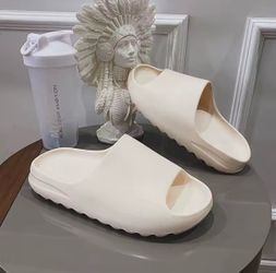Yeezy Slide Bone
