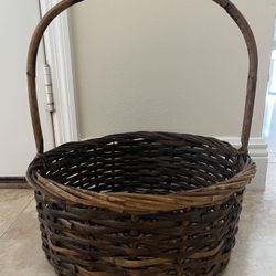Large Round Basket With Handle 