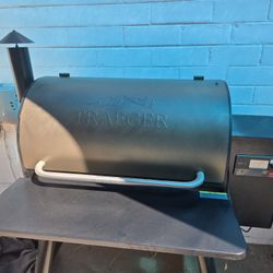 Brand NEW, NEVER USED Traeger Pro 780 Pellet Grill