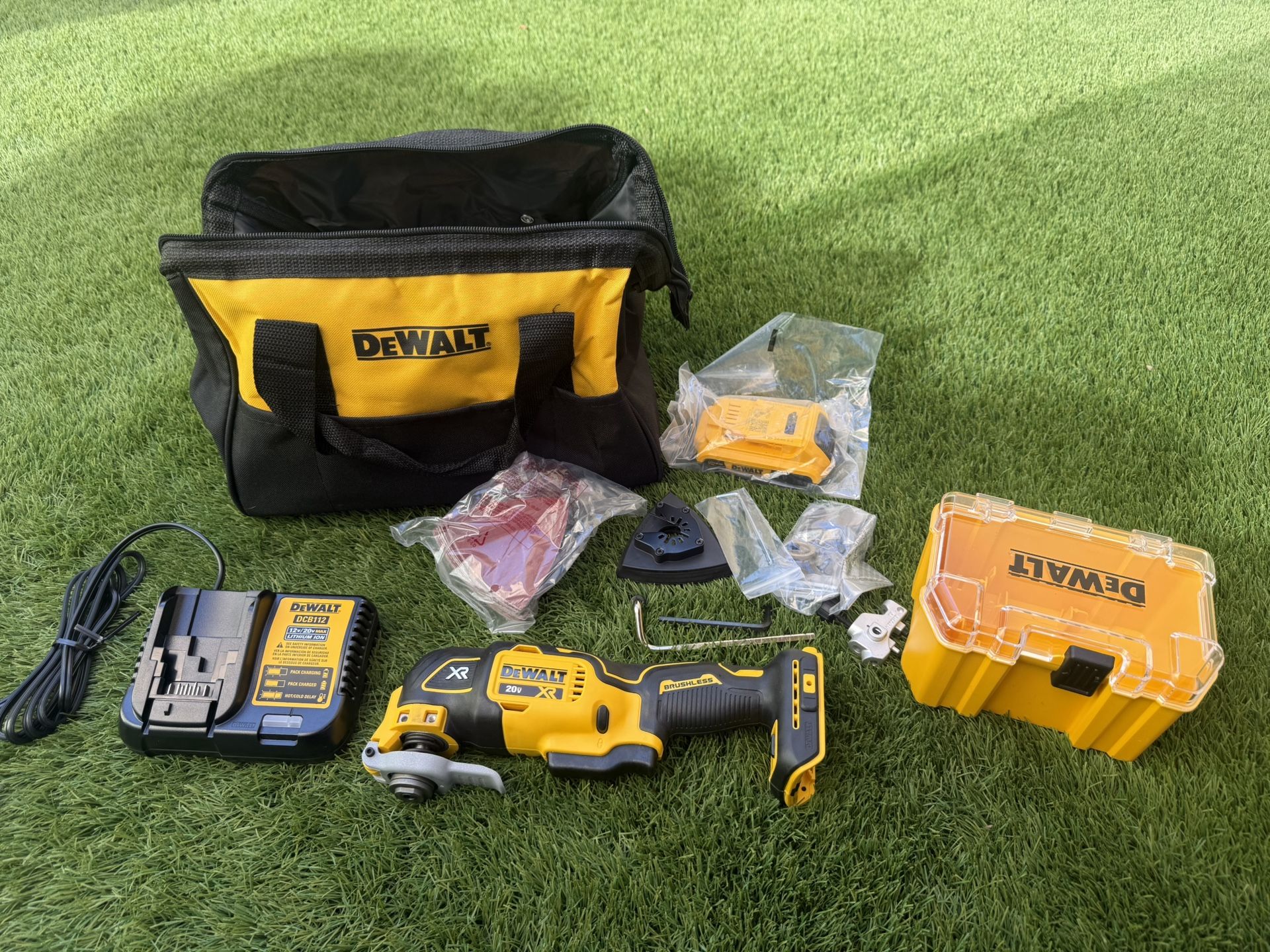 NEW & Complete Dewalt 20v XR Brushless Oscillating Multitool