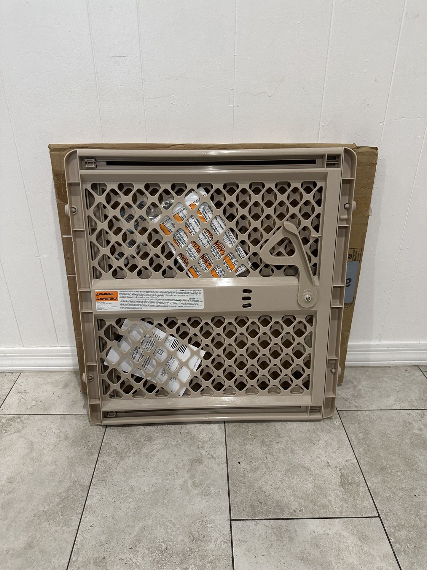 Extra Wide Pet Gate / Baby Gate - Fits Openings 26” - 42”