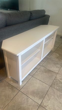 White Tv stand