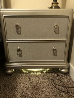 Sofia Vergara Paris Silver Queen Bedroom Set for Sale in Atlanta, GA - OfferUp Sofia Vergara Paris Silver Queen Bedroom Set for Sale in Atlanta, GA - OfferUp