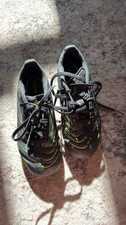 Soccer cleats