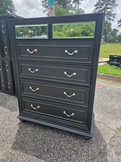 Bedroom dresser and mirror set