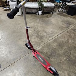 Razor A5 Lux Kick Scooter - Cherry Red: Steel Frame, Urethane Wheels, 220 lb Capacity