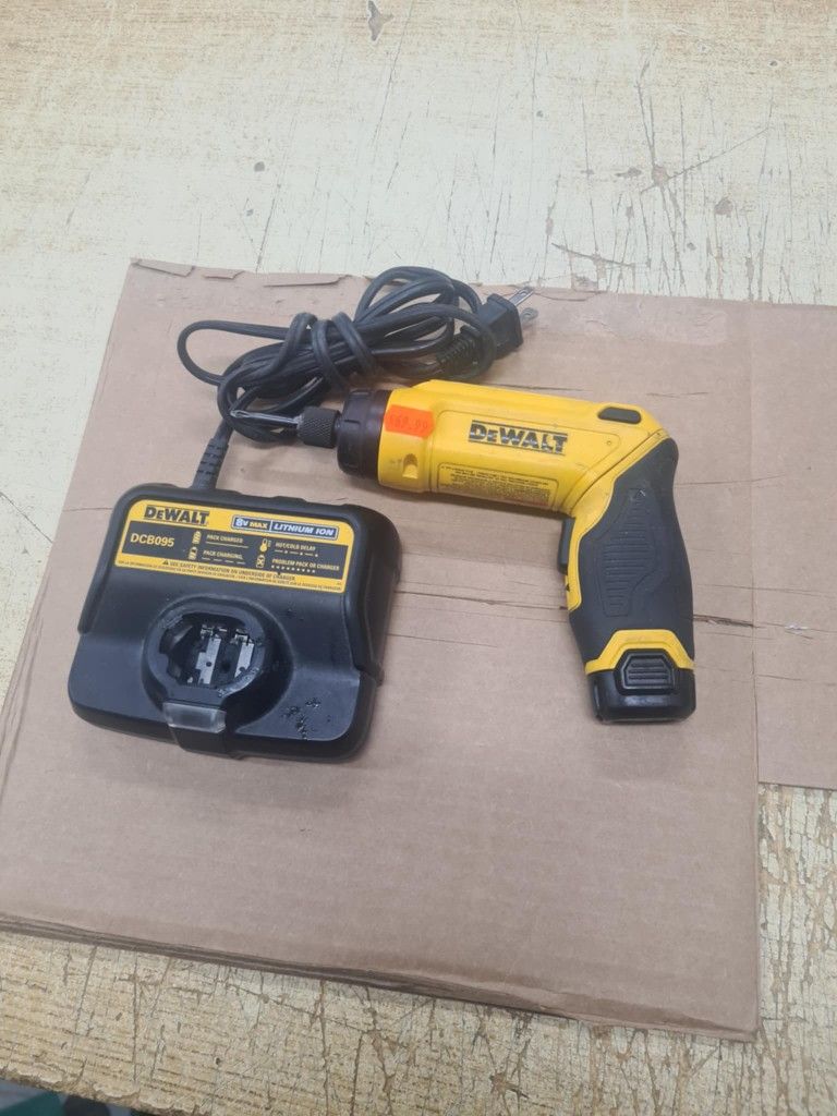 DEWALT
8V MAX Cordless Gyroscopic Screwdriver (model:DCF680) with Adjustable Handle, 1.0Ah Battery