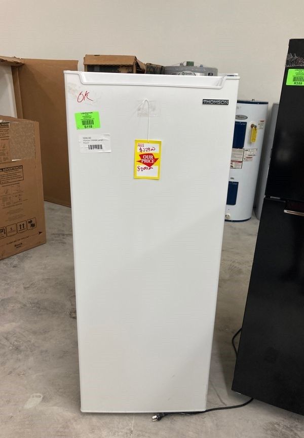 Thomson UpRight Freezer tfrf690 Upright for Sale in San Antonio, TX