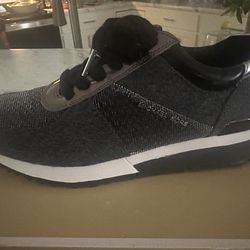 Women’s MICHAEL KORS Size 7.5