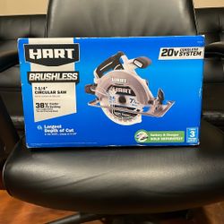 HART 20v Saw With 7 1/4  Blade