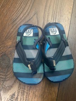 Boys blue Reef sandals size 8 toddler