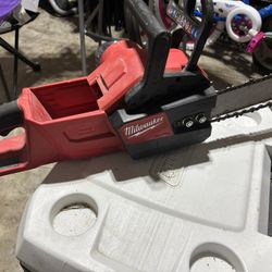 Milwaukee Chainsaw 