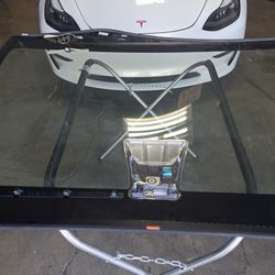 Tesla MODEL Y OEM front Winshiel 2024