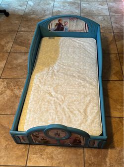 Frozen girls bed