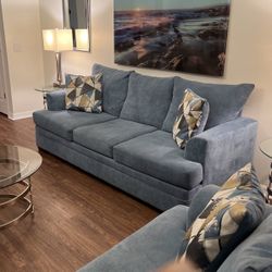 Selling Living Room Set