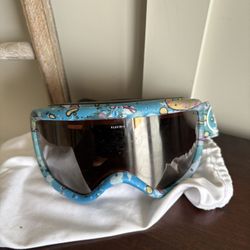 Snow goggles