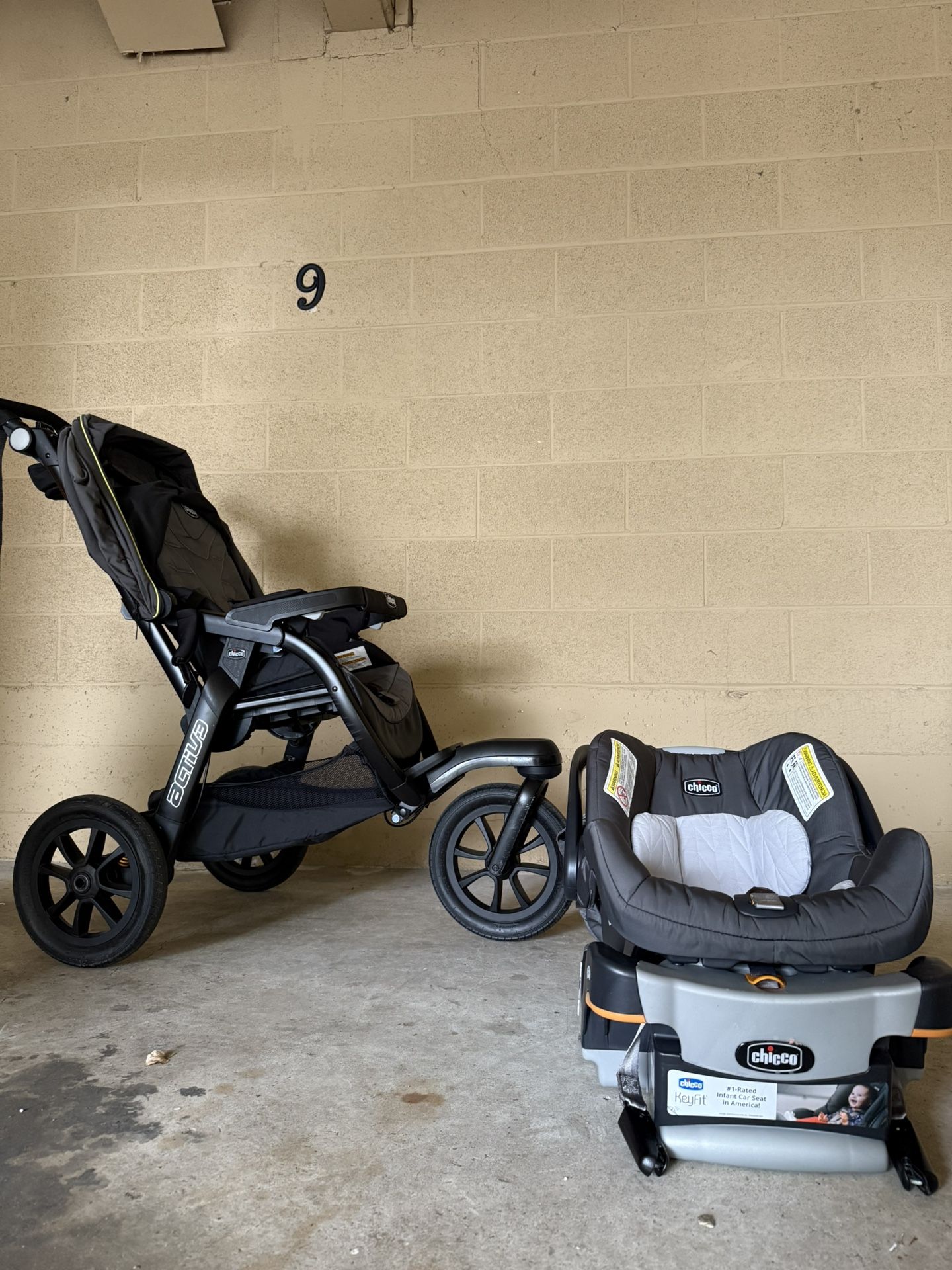 uppababy ridge jogger V2 Jogging Stroller Size:Asian Size M(US size S) Donkey 6 Mono Black attached water bottle holder MPN:234568-3017008