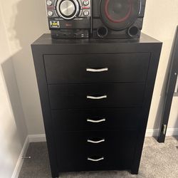 Queen size bdrm set (no mattresses)