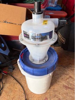 Construction thing that collects concrete or other dust and filters