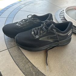 Brooks Shoes For Men, Size 10.5 