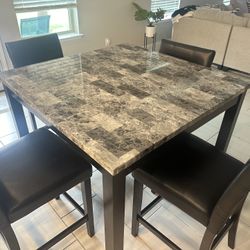 Square dinning table 