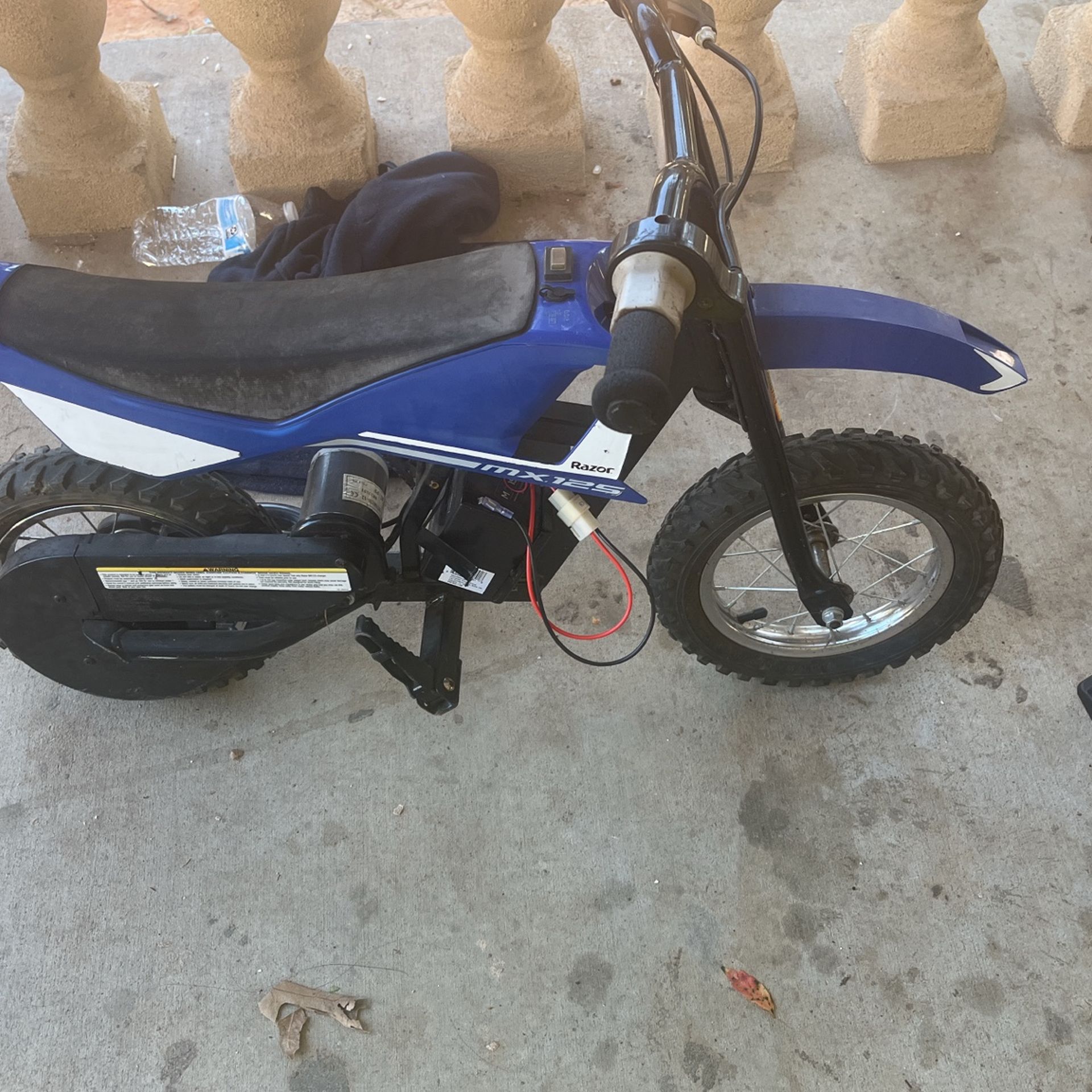 Mx 125 Razor Dirt Bike.Need Charger Or Mother Bored